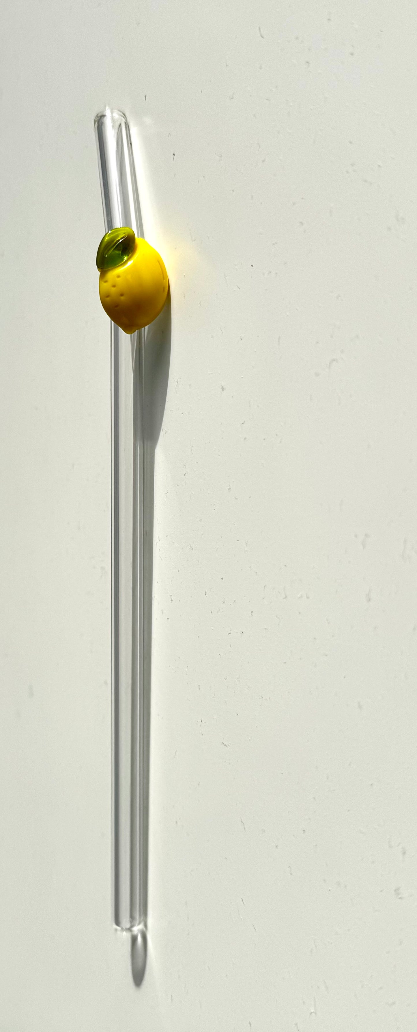 Glasstrohhalm mit Zitronen deko