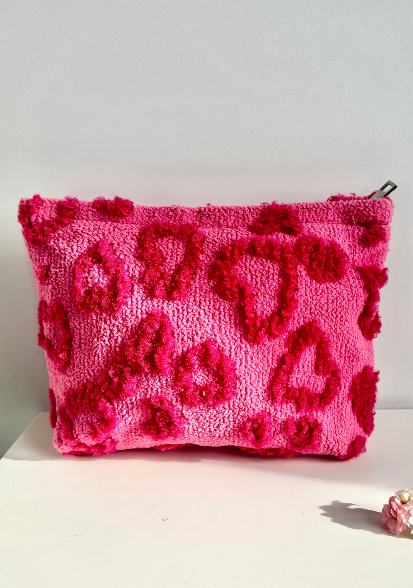 Flauschige Kosmetiktasche mit Herz-Design