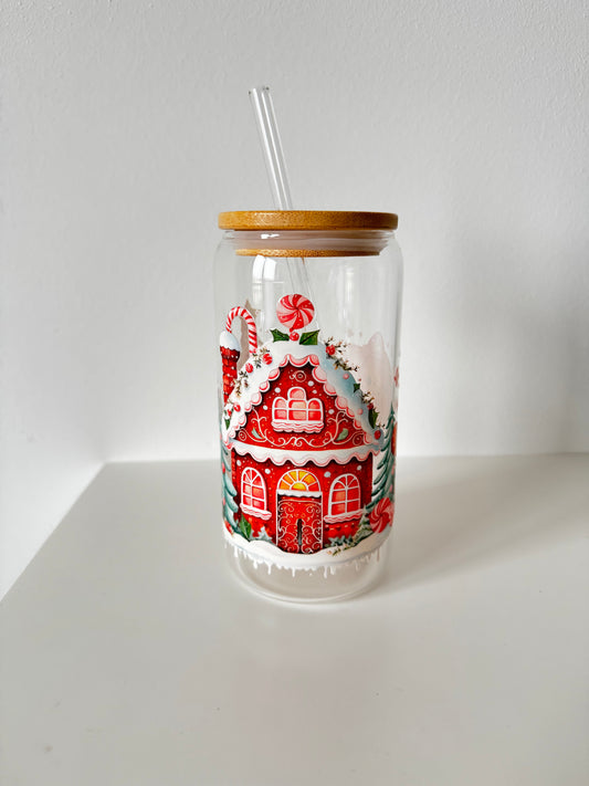 Weihnachts-Glasbecher mit Bambusdeckel & Glasstrohhalm – Weihnachtsbaum, Lebkuchenhaus & Lebkuchenfigur