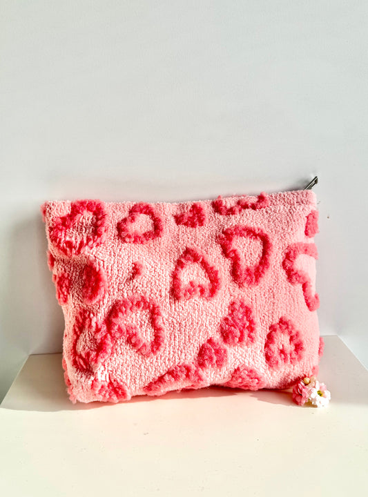 Flauschige Kosmetiktasche mit Herz-Design