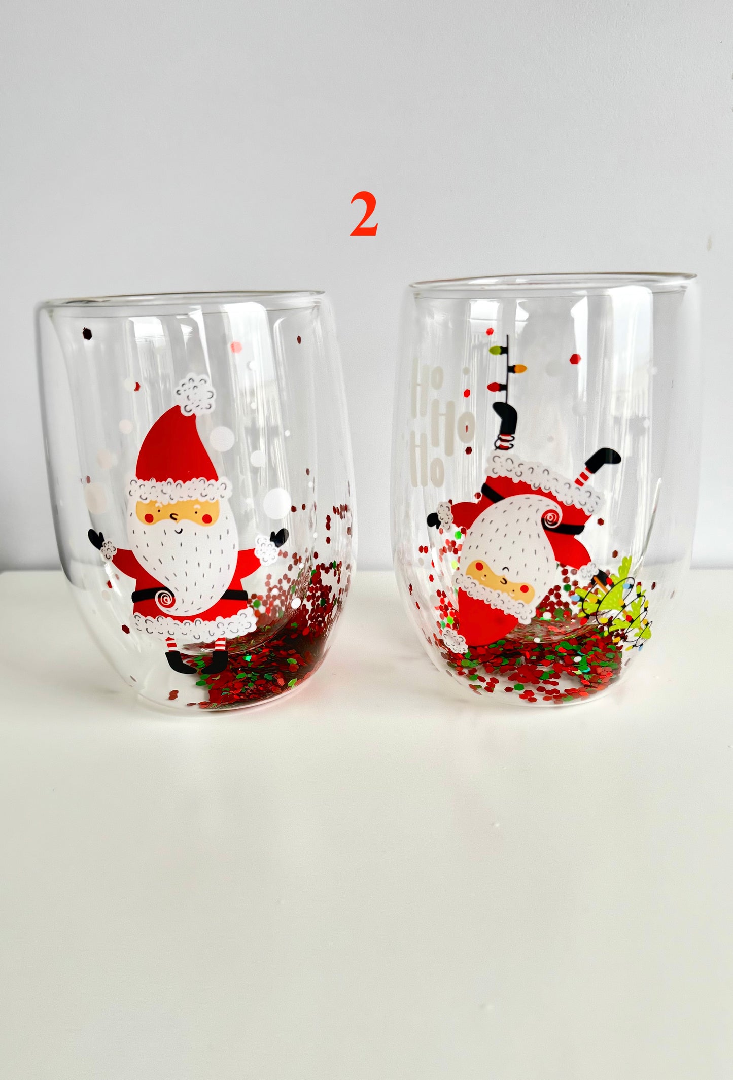 2er Set Weihnachtsgläser mit Santa & Glitzer – Doppelwandige Trinkgläser mit Schneekugel-Effekt