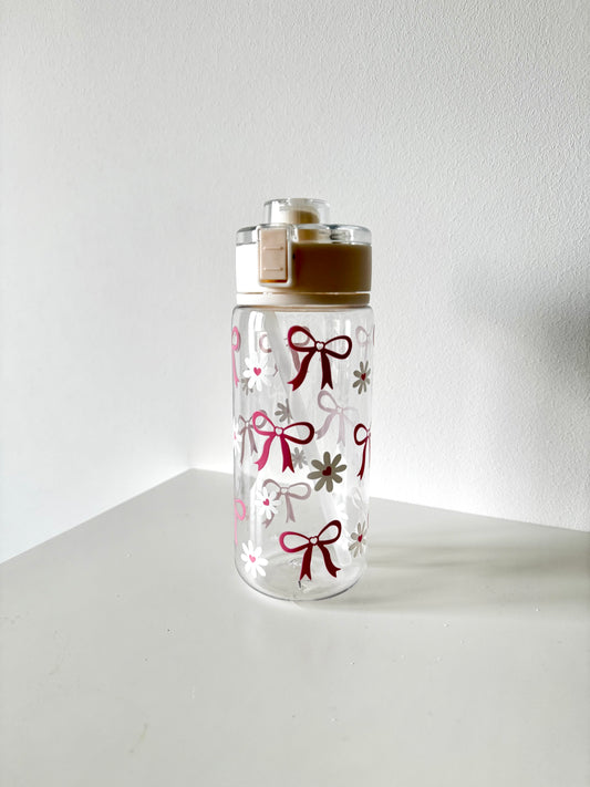 Süße Trinkflasche mit Schleifen- & Blumenmotiv – auslaufsicherer Klappdeckel