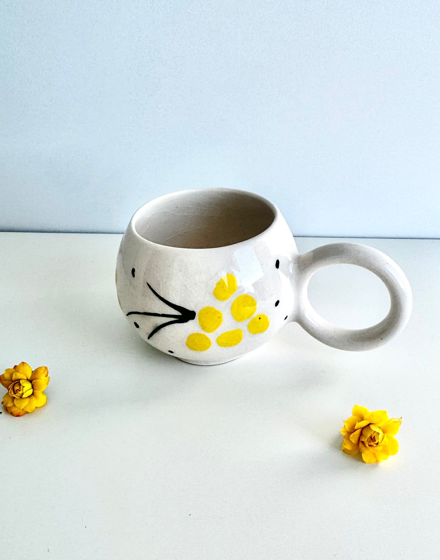 Keramiktasse mit Zitronenmuster